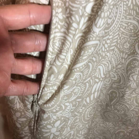 Athleta sundress sleeveless vneck knee length size 2 side zipper tan and cream - Picture 4 of 14